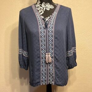 M KNOX WHIMSICAL GOTHIC ROSE GRAY PINK BLUE & WHITE V TIE NECK TOP